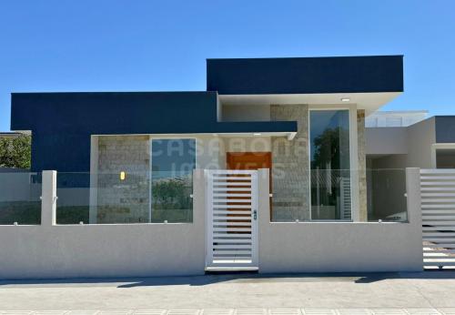 Casa nova e moderna a poucos metros da praia no Camboim – Arroio do Sal