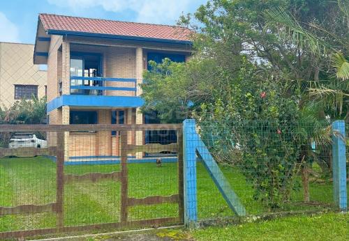 Casa mobiliada à venda no Jardim Olívia – conforto e praticidade a poucos metros do mar