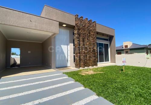 Sofisticação e Tecnologia em Cada Detalhe — Casa de Alto Padrão com Piscina em Arroio do Sal