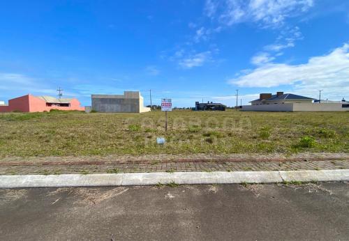 Terreno amplo em localização privilegiada no Esmeralda