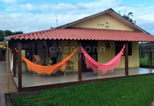 Casa com Amplo Espaço e Lazer em Arroio do Sal