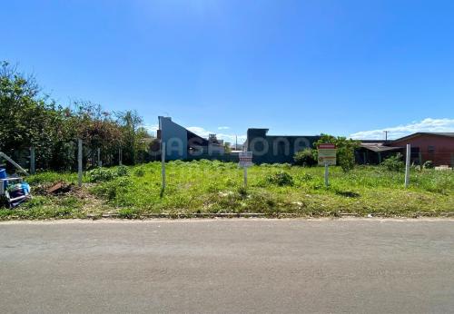 Terreno com Posição Solar Leste a Três Quadras da Praia em Arroio do Sal