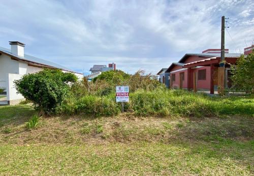 Terreno no Parque Tupancy –  Apenas 50 Metros do Mar!