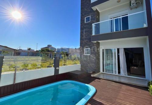 Casa com Piscina e Excelente Localização no Bairro Raiante