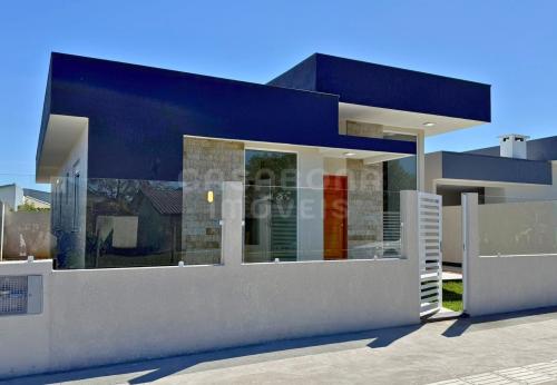Casa nova e moderna a poucos metros da praia no Camboim – Arroio do Sal