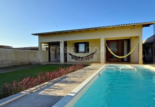 Casa com Piscina a 300m do Mar na Praia Real – Torres