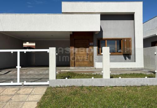 Casa Contemporânea a 80 Metros do Mar em Arroio do Sal