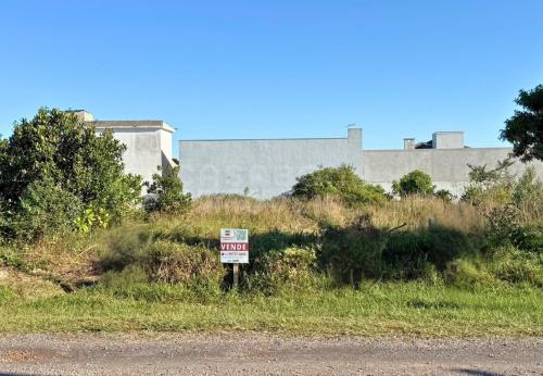 Amplo Terreno de 450m² na Lagoa da Camboim – Próximo ao Mar e ao Centro