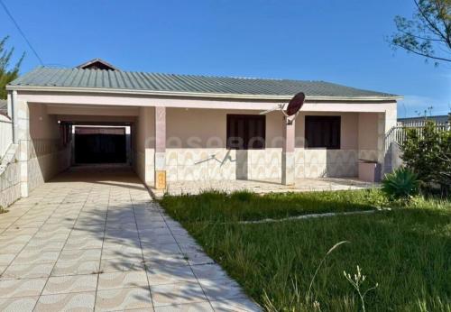 Casa a 100 metros do mar em Arroio do Sal – conforto e localização privilegiada