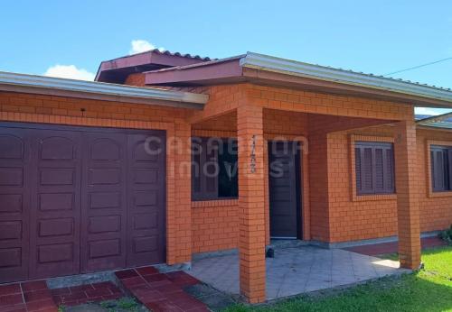 Casa térrea com amplo pátio e excelente localização em Areias Brancas