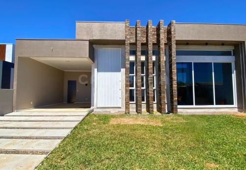 Sofisticação e Tecnologia em Cada Detalhe — Casa de Alto Padrão com Piscina em Arroio do Sal