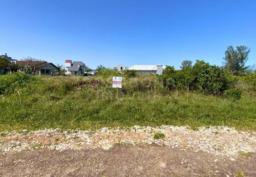 Terreno com ótima localização e posição solar privilegiada no Balneário Atlântico