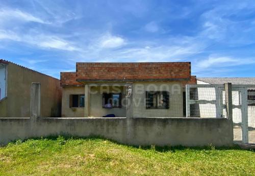Casa com Piscina e Suíte no Bairro Quatro Lagos em Arroio do Sal
