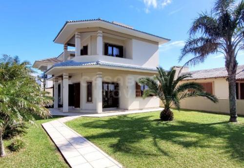 Casa de Alto Padrão a 100m do Mar em Arroio do Sal – Bairro Camboim