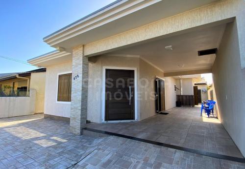 Casa moderna com piscina e quiosque no bairro Verde Mar em Arroio do Sal