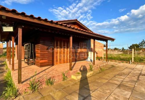 Casa de Madeira com Piscina e Suíte com Hidromassagem em Torres