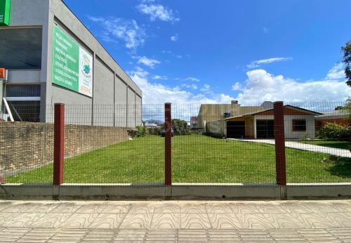 Terreno amplo com potencial comercial em Arroio do Sal