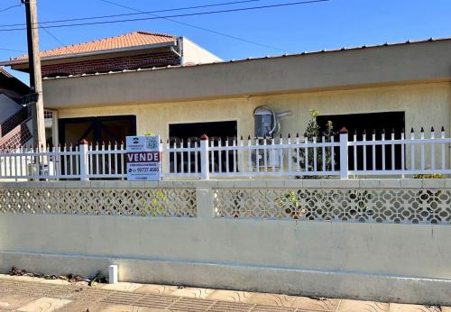 Casa com amplo pátio no Jardim Olívia – 300 metros do mar